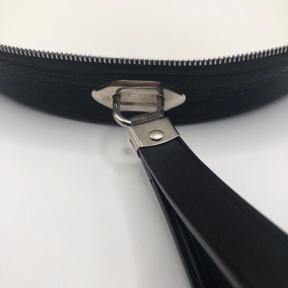 Sleek Vintage Round Zippered Cosmetic Travel Case - Picture 10 of 16